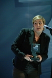 1 lutego w Teatrze Roma odbyo si rozdanie Asw Empiku - za produkty kultury najchtniej kupowane w 2007r. n/z: Pani Dyrektor Wydawnictwa G+J RBA Magdalena Malicka odbiera nagrod.
