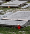 Na Cmentarzu oniey Polskich na Oporowie byo najmniej toczno.Jest tu wiele grobw NN(nieznane nazwisko).Ludzie rwnie przy nich zawiecali znicze.