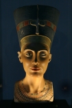 Wystawa Klatwa Faraonow-Tajemnice Starozytnego Egiptu 
Gdansk 3.01.2008 
N/z popiersie Nefertiti zwanej takze Nefretete 
