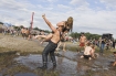 Woodstock 2007 - ludzie w bocie.