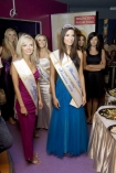 Wybory Miss Polski 2008 w Amfiteatrze w Pocku.  N.z. Anna Bogusiewicz- Miss Foto i Joanna Chrustowska- 4 Wicemiss i Miss Telewidzw.