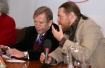 Konferencja prasowa z Vaclavem Havlem na Wawelu przy okazji promocji jego nowej ksiki "Tylko krtko, prosz" odbya si pod hsaem "Havel na Wawel". n/z wraz z tumaczem ksiki Andrzejem Jagodziskim (po prawej).