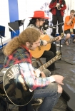 Przystanek Woodstock Kostrzy n/O 2007 n/z Zbyszek Hodys prowadzi warsztaty muzyczne
