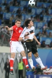 08.06.2008, Klagenfurt, pierwszy mecz reprezentacji Leo Beenhakkera na Mistrzostwach Europy: Polska - Niemcy 0:2. 

n/z Mario Gomez i Pawe Golaski

