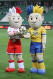 Mecz towarzyski: Polska - Francja 0:1

Warszawa, stadion Legia Warszawa, 09-06-2011

n/z  maskotki Euro 2012 Slavek i Slavko
