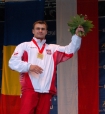 Fina? skoku - Leszek Blanik podczas ceremonii rozdania medali.