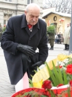d 11.11.2007, Skadanie kwiatw pod Grobem Nieznanego onierza n/z Prezydent Miasta odzi Jerzy Kropiwnicki