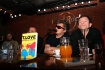12.11.2007 Warszawa. W Rock'n'roll Caffe odbya sie promocja ksiazki T.Love "Potrzebuje wczoraj". Na zdjeciu Muniek Staszczyk.