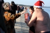 13.0108-WOSP-Swinoujscie, na plazy kwestowali 'morsy'