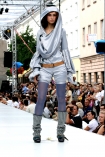 13 lipca 2008r, na Warszawskim Nowym wiecie, po raz czwarty odbyo si Warsaw Fashion Street - najwiksze w polsce pokazy mody. n/z prezentowana kolekcja Biczysko & Idzikowska
