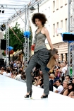 13 lipca 2008r, na Warszawskim Nowym wiecie, po raz czwarty odbyo si Warsaw Fashion Street - najwiksze w polsce pokazy mody. n/z prezentowana kolekcja Biczysko & Idzikowska