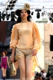 13 lipca 2008r, na Warszawskim Nowym wiecie, po raz czwarty odbyo si Warsaw Fashion Street - najwiksze w polsce pokazy mody. n/z prezentowana kolekcja Beaty Jarmoowskiej