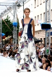 13 lipca 2008r, na Warszawskim Nowym wiecie, po raz czwarty odbyo si Warsaw Fashion Street - najwiksze w polsce pokazy mody. n/z prezentowana kolekcja Nadolska & Bobko