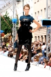 13 lipca 2008r, na Warszawskim Nowym wiecie, po raz czwarty odbyo si Warsaw Fashion Street - najwiksze w polsce pokazy mody. n/z prezentowana kolekcja Ewy Walkowiak