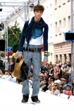 13 lipca 2008r, na Warszawskim Nowym wiecie, po raz czwarty odbyo si Warsaw Fashion Street - najwiksze w polsce pokazy mody. n/z prezentowana kolekcja Jakuba Ziemirskiego