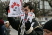 Protest przeciwko polowaniom na foki w Kanadzie, organizowany przez Fundacj Viva! Akcja dla Zwierzt, Warszawa, Polska, Ambasada Kanady, ul. Pikna 2/8, 14.03.2008.