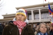 16 marca 2008 Warszawiacy i przedstawiciele organizacji pozarzadowych spotkali si przed Ambasada Chin aby upomnie si o wolno Tybetu oraz zaprotestowa przeciwko popieraniu przez polskie wadze organizacji Olimpiady w Bejjing. n/z: Tybetaczyk