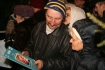 Krakw, 16.12.2007, 28. Lekcja piewania "Koldy do piewania po domach" - impreza plenerowa dla krakowian i turystw, dla ktrych przygotowano 3 tys. piewnikw. Imprez organizowa krakowski kabaret Loch Camelot