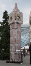 Big Ben z puszek w Warszawie