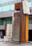 25-10-2007 Odsonicie pomnika Brama czasu przed hotelem Andersia Tower w poznaniu.