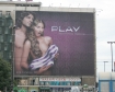 Budynki w Warszawie przesaniaj billboardy reklamowe