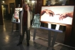 d 27.10.2007 Paac Poznaskiego wystawa prac woskiego operatora filmowego, laureata Oskara Vittoria Storaro n/z Vittorio Storaro przy jednej ze swojich prac.