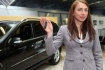 Justyna Kowalczyk odbiera swojego Mercedesa