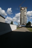 
28.08.07 Budowa apartamentowcow Sea Towers w Gdyni. Dwie wieze o wysokosci 90 m (28 kondygnacji) i 116 m (36 pieter, z masztem 138 m) beda najwyzszymi budynkami w Gdyni, a w Polsce na 9. miejscu. Budowa zakonczy sie w 2009 roku, w kompleksie znajdowac sie beda apartamenty oraz lokale uzytkowe i biurowe
N/z widok od strony Centrum Gemini
