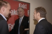 Premier Donad Tusk na jeden dzie zosta redaktorem naczelnym dziennika Fakt n/z po lewej Grzegorz Jankowski, po prawej Donald Tusk