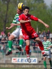 Zagbie Sosnowiec - Lechia Gdask 2:0 - n/z Arkadiusz Miklosik (z lewej) oraz Denan Hosi (z prawej)