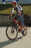 W dniach 29-30 marca 2008 pod krakowskin sklepem DECATHLON odbyway si pokazy w skokach oraz jedzie na rowerach. n/z Arkadiusz Skaka- 3 krotny mistrz polski w jedzie po torze z przeszkodami