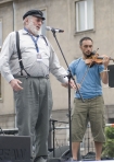 17. Festiwal Kultury ydowskiej Krakw czerwiec 2007 r. n/z prba przed koncertem na ul. Szerokiej, krakowski Kazimierz, spiewa Theodore Bikel.