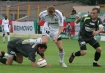 PE - Legia Warszawa - Grnik czna 0:2 n/z Bartomiej Grzelak (Legia), Toni Golem i Tomasz Midzierski (Grnik)