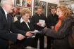 Wrczenie nagrd oraz wernisa wystawy pokonkursowej fotografii: Portret Krakowa 2006. n/z Katarzyna Prokuska odbiera nagrod Prezydenta Miasta Krakowa.