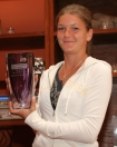 Spotkanie w Klubie Pod Jaszczurami z Agnieszk Radwask. n/z Agnieszka Radwaska prezentuje nagrod za debiut roku WTA.