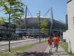 Ulice Eidhoven w dniu spotkania M 2006 Holandia - Serbia i Czarnogra. n/z Kibice udajcy si na stadion PSV oglda spotkanie.