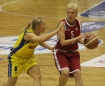 Koszykwka kobiet: Wisa Can-Pack Krakw - Lotos Gdynia 83:87. n/z  Jelena Skerovic (Wisa), Paulina Pawlak (Lotos)