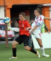 Orange Ekstraklasa Zagbie Lubin - Wisa Krakw 0-0. n/z Maciej Iwaski(Zagbie Lubin) w walce o pike z Marcinem Baszczyskim (Wisa Krakw)